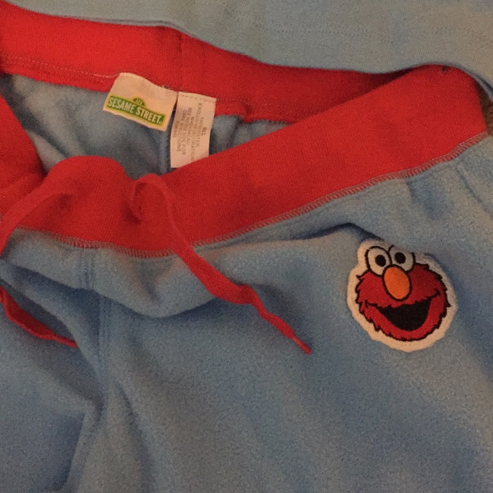Sesame street elmo that tickles NWOT small pajamas - Picture 2 of 3